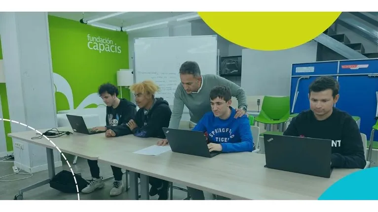 Apoyo a la Fundación CAPACIS con Donación de Equipos Tecnológicos